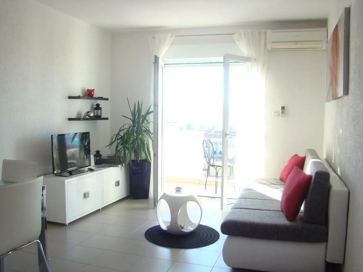 Kike Red Apartment Kastela